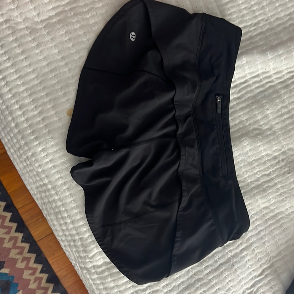 Lululemon black hottu hot shorts size 4 EUC.